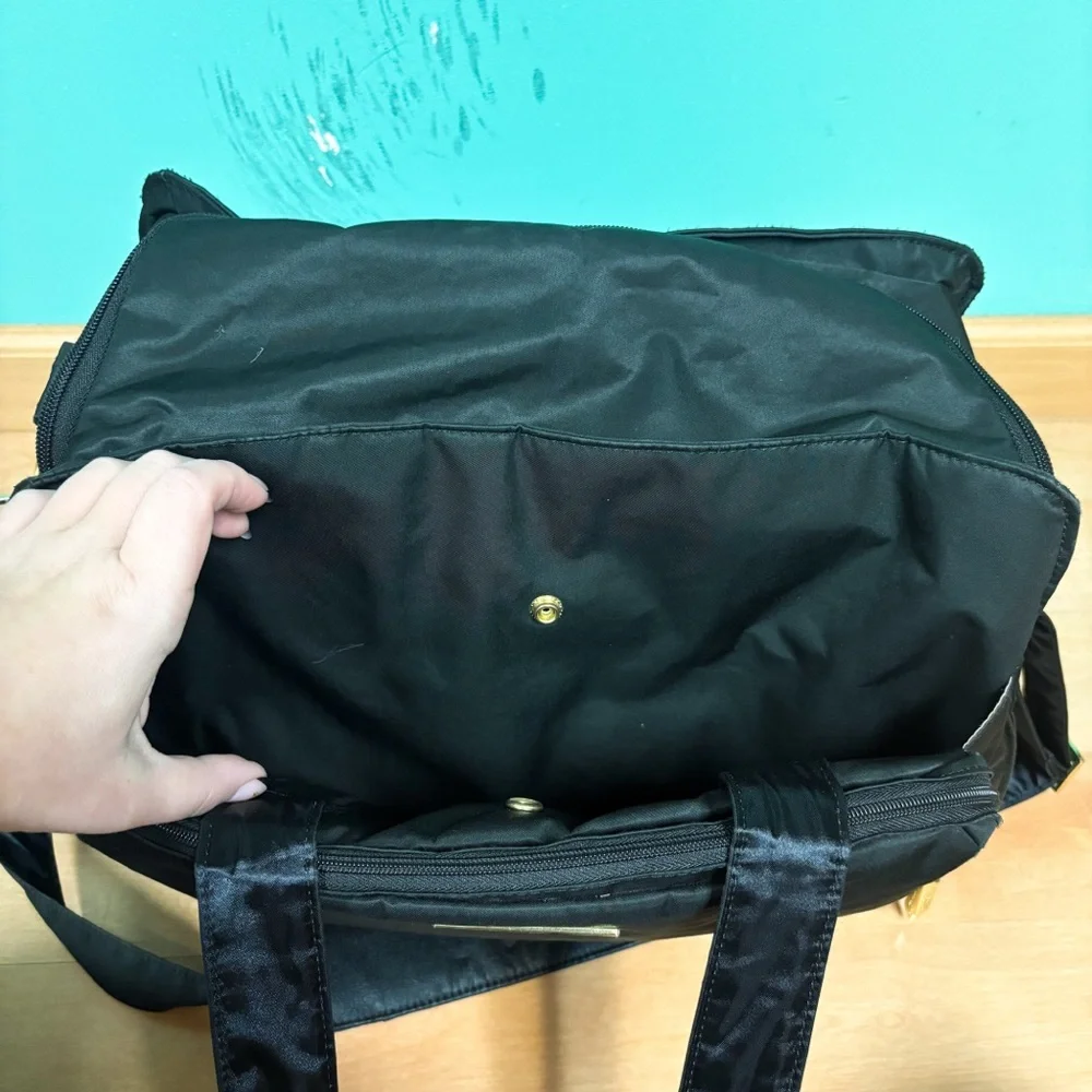 JuJuBe Classy Black Diaper Bag Gold Hardware Tote & Shoulder Bag Straps